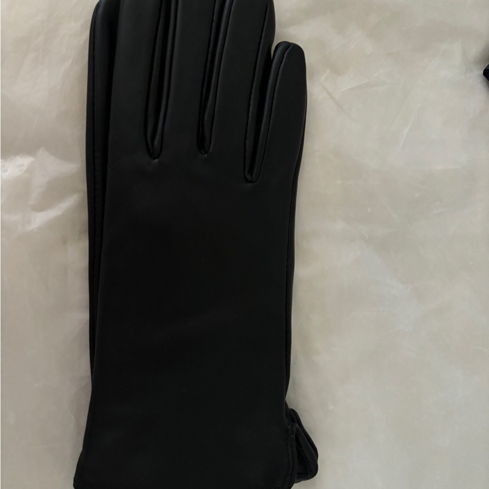 Zluxurq black gloves never worn rec’d as gift, leather Italy. Make offer.